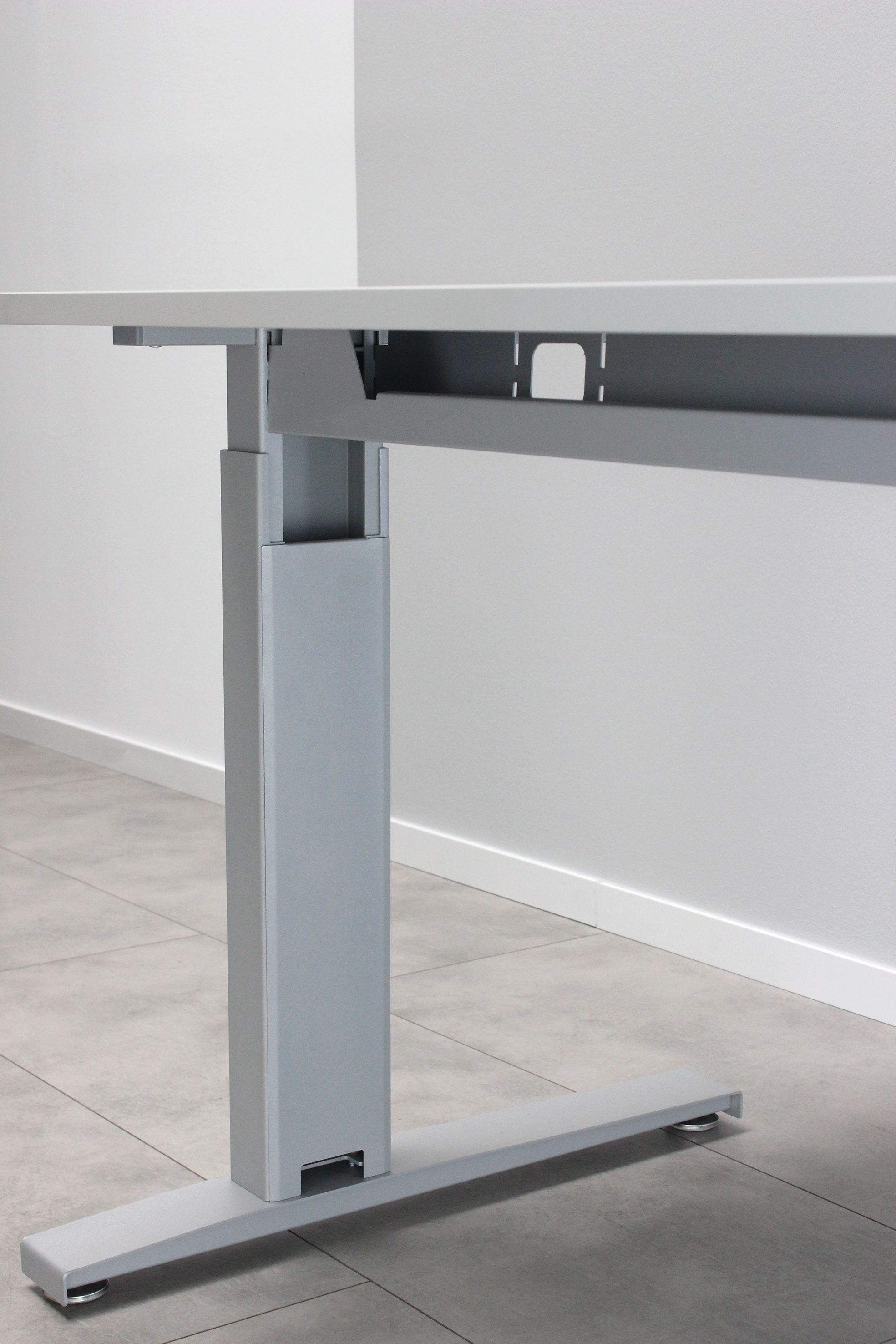 Bureau Osmond 160cm réglable en hauteur - gris clair/argent - Image 4