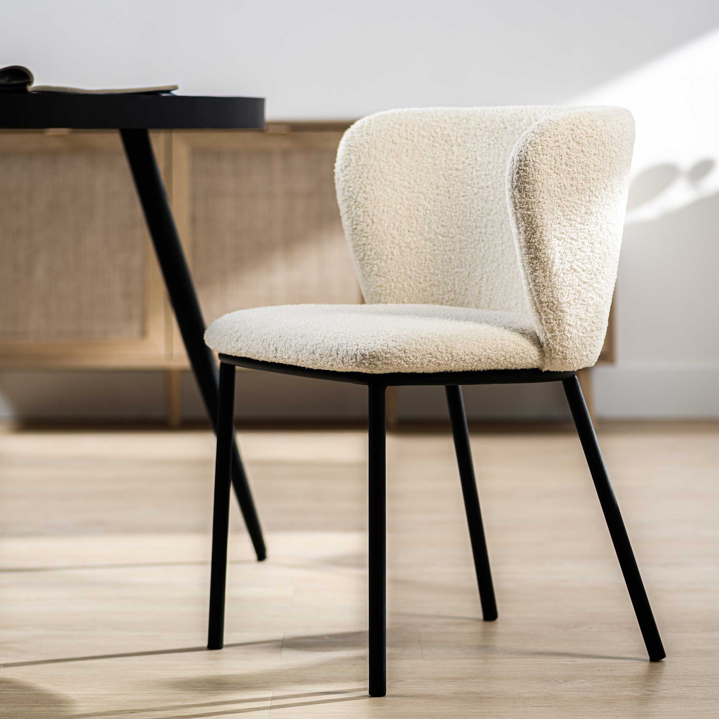 Chaise de salle à manger Sinan tissu teddy - naturel
