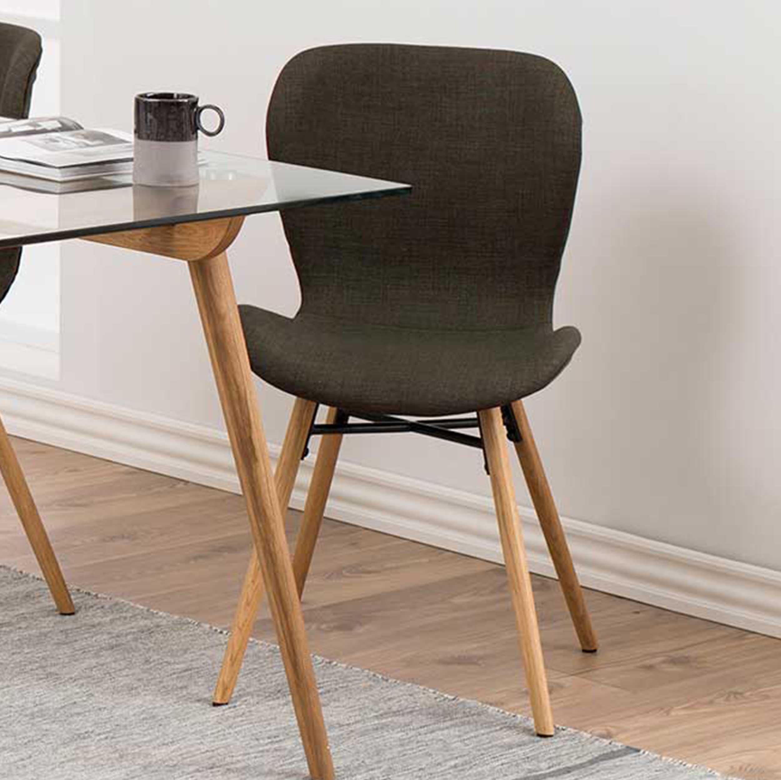 Chaise en tissu Tilda avec pieds obliques - kaki/chêne