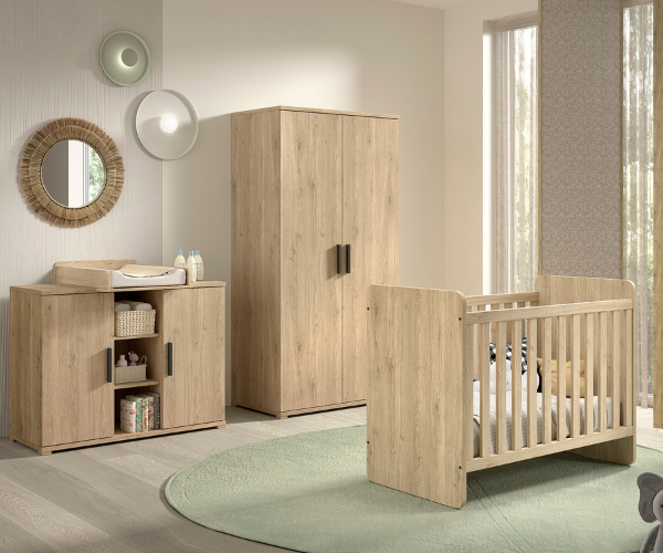 Chambre bébé Sammie: lit évolutif, commode avec planche à langer, armoire - décor chêne