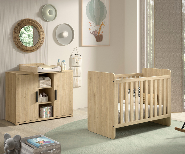 Chambre bébé Sammie: lit évolutif, commode avec planche à langer - décor chêne