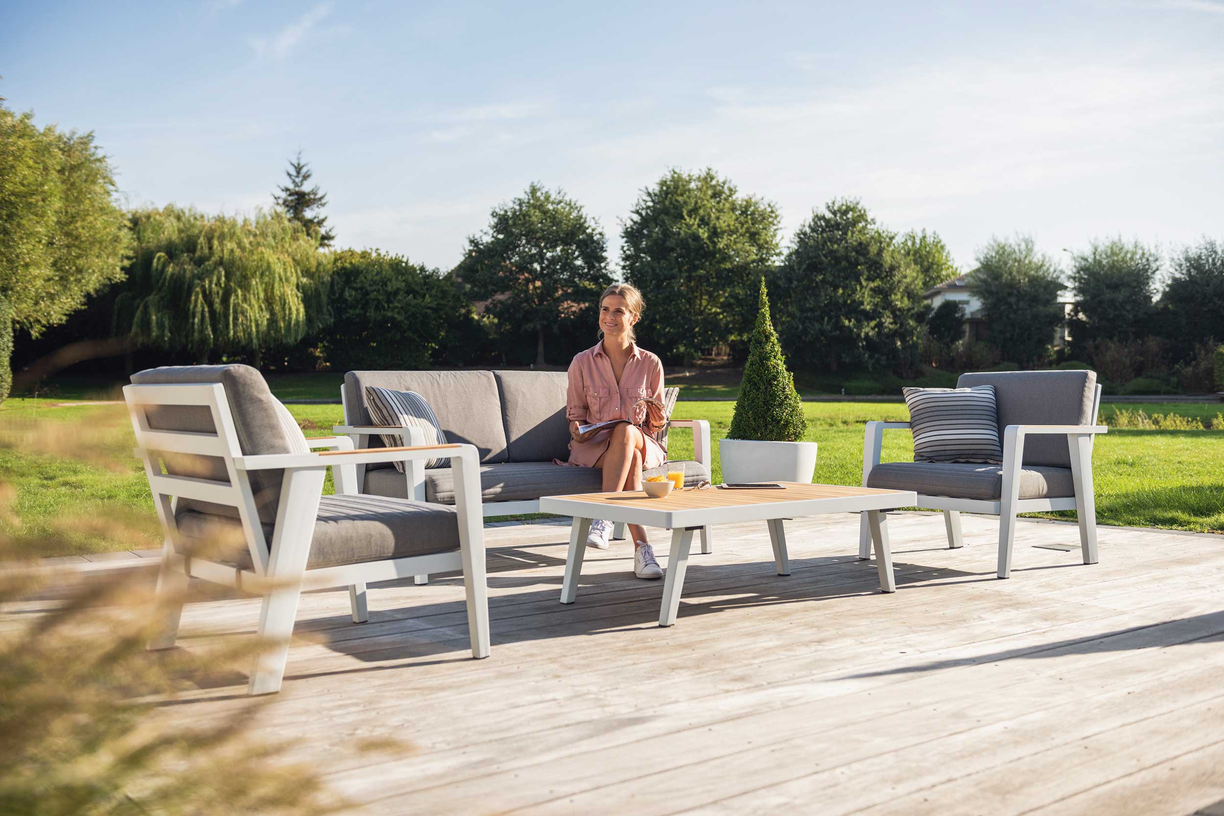 Salon de jardin Guadeloupe - blanc/teck - Image 2