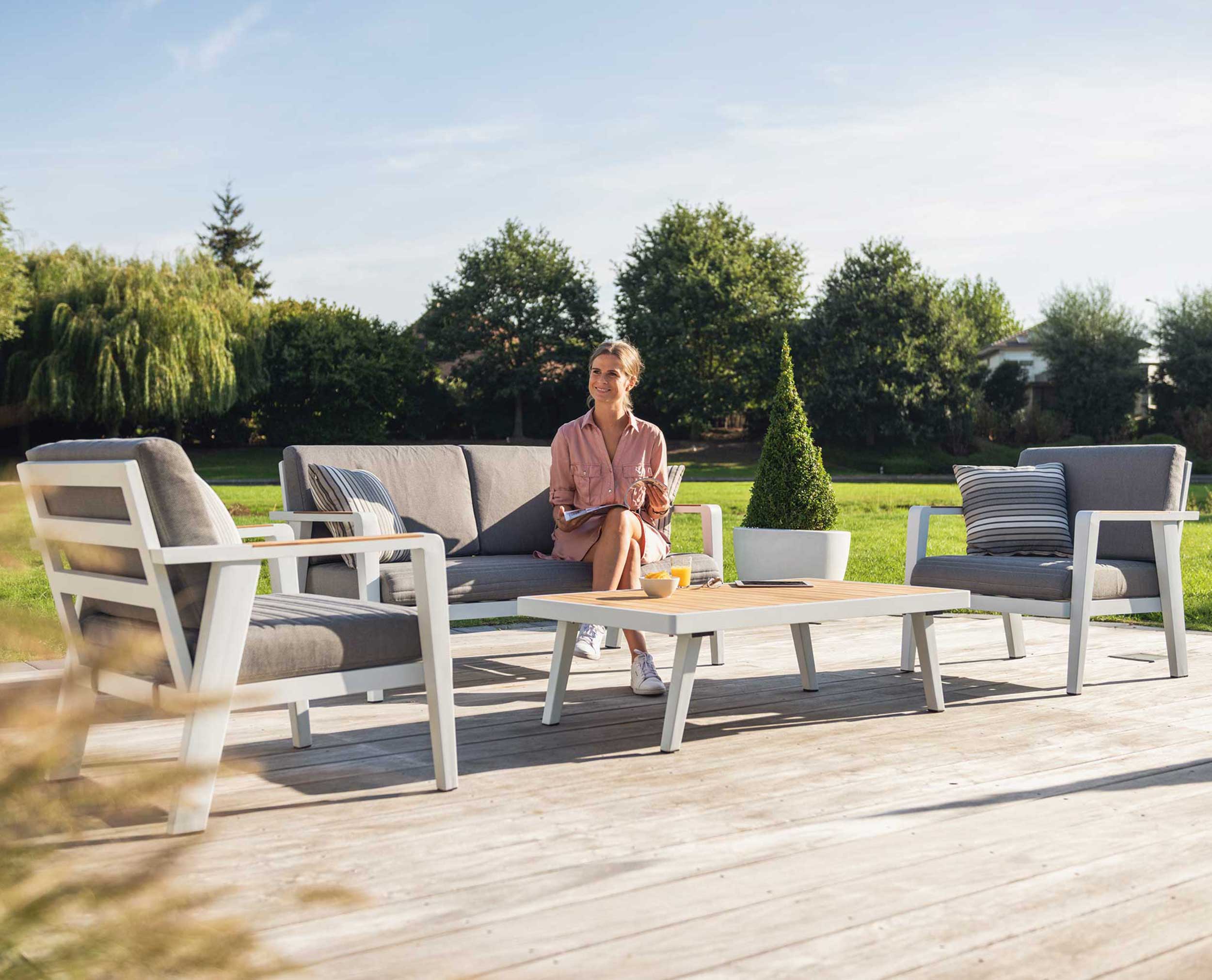 Salon de jardin Guadeloupe - blanc/teck - Image 3