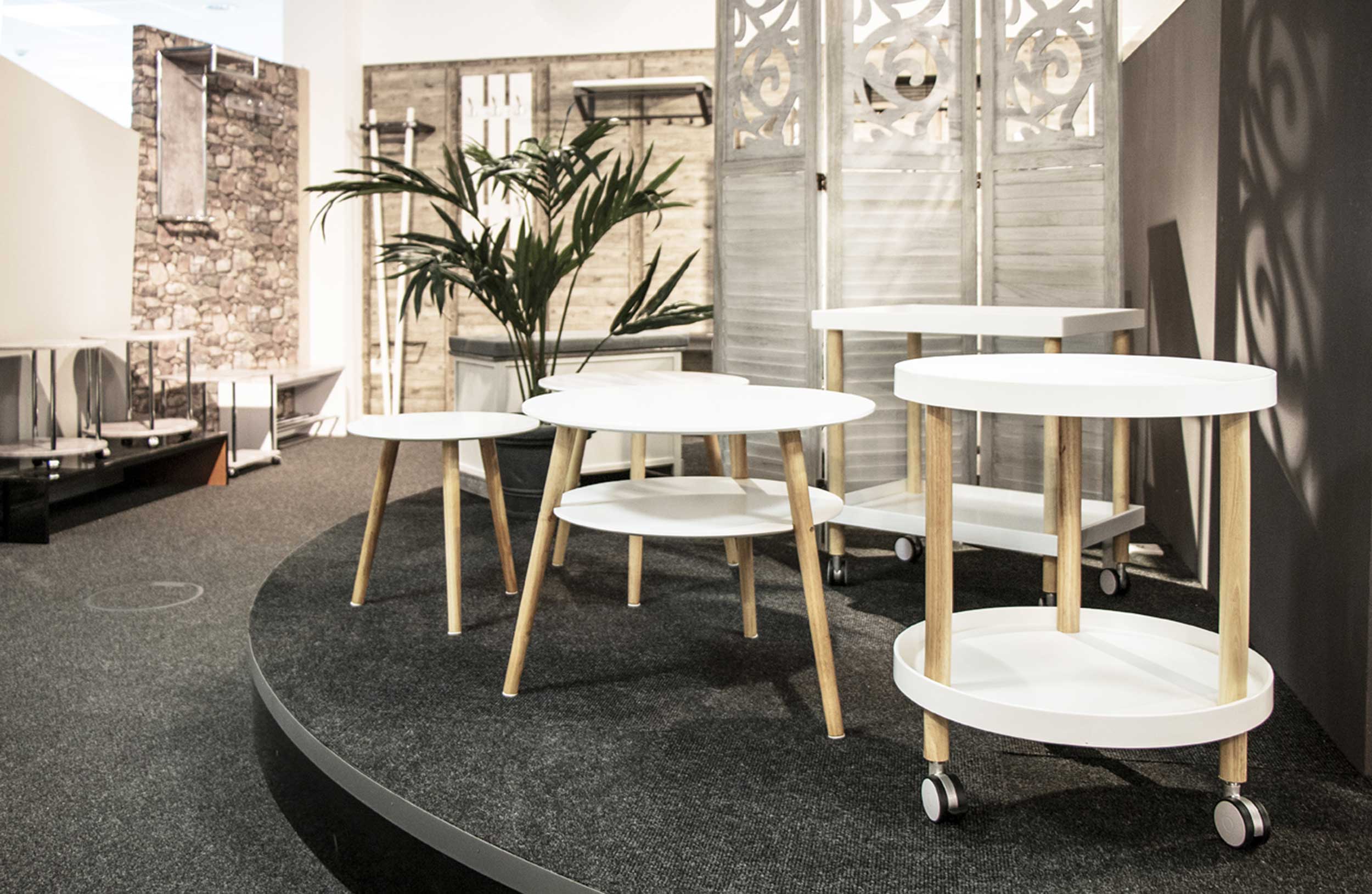 Table d'appoint sur roulettes Lorena - blanc/bois - Image 3