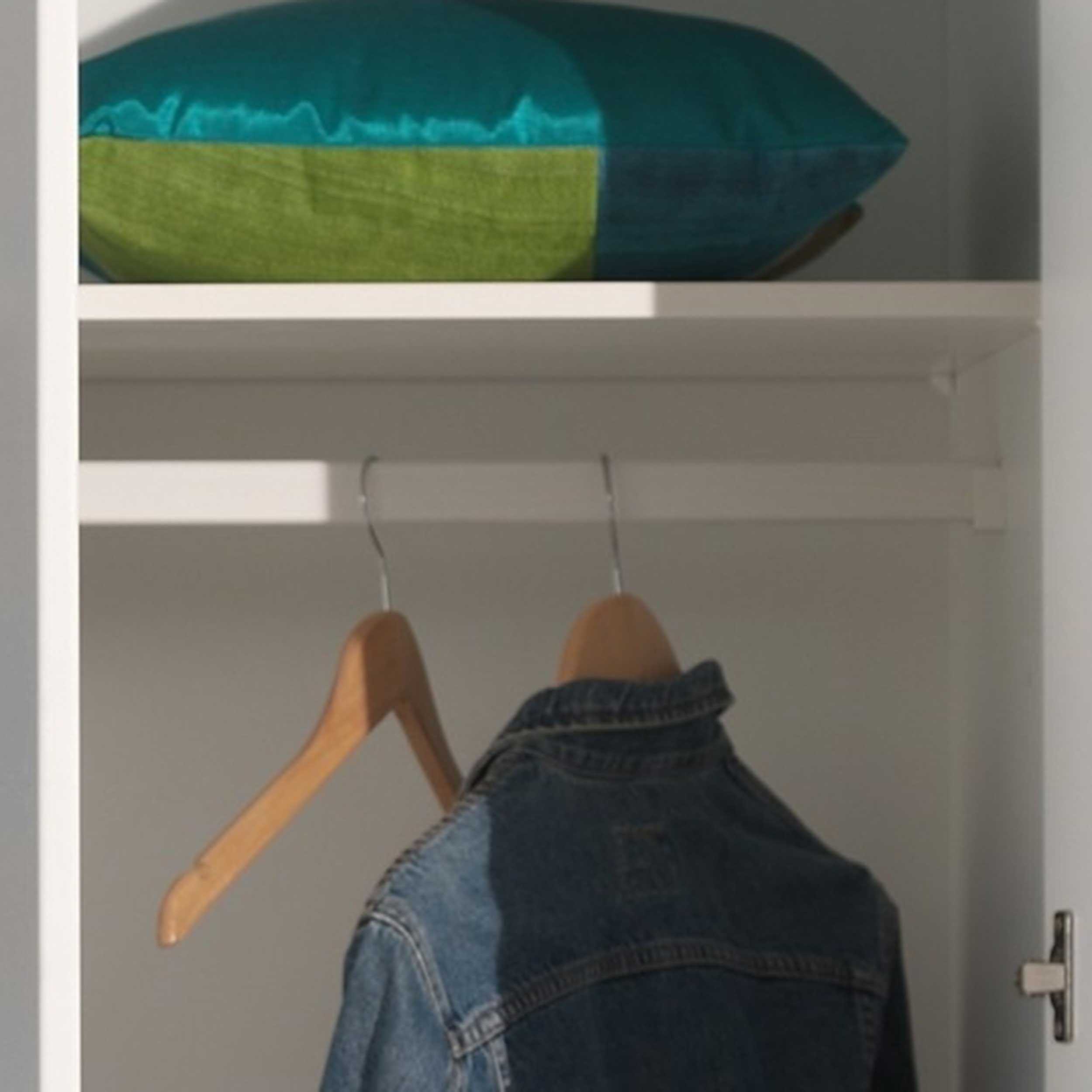 Tringle supplémentaire pour l'armoire Lara 3 portes - Image 1