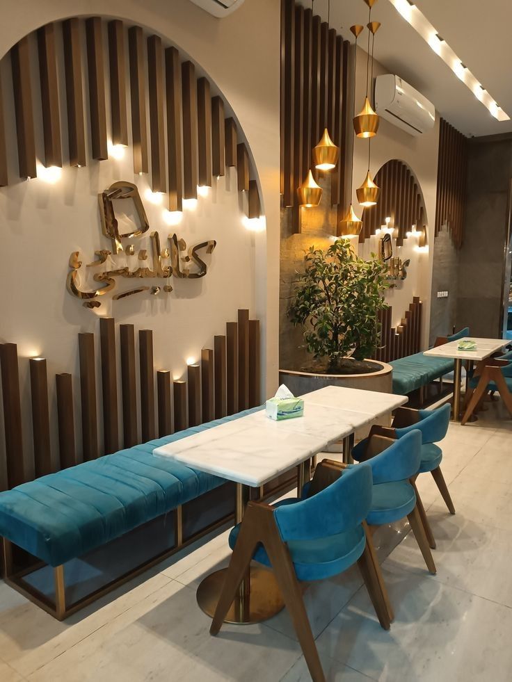 Habillage mural restaurant avec logo
